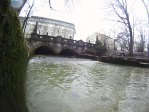 Eisbach München Bachauskehr 2011 river surfing 14