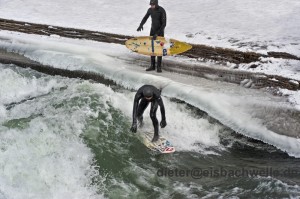 eisbach münchen riversurfen eis