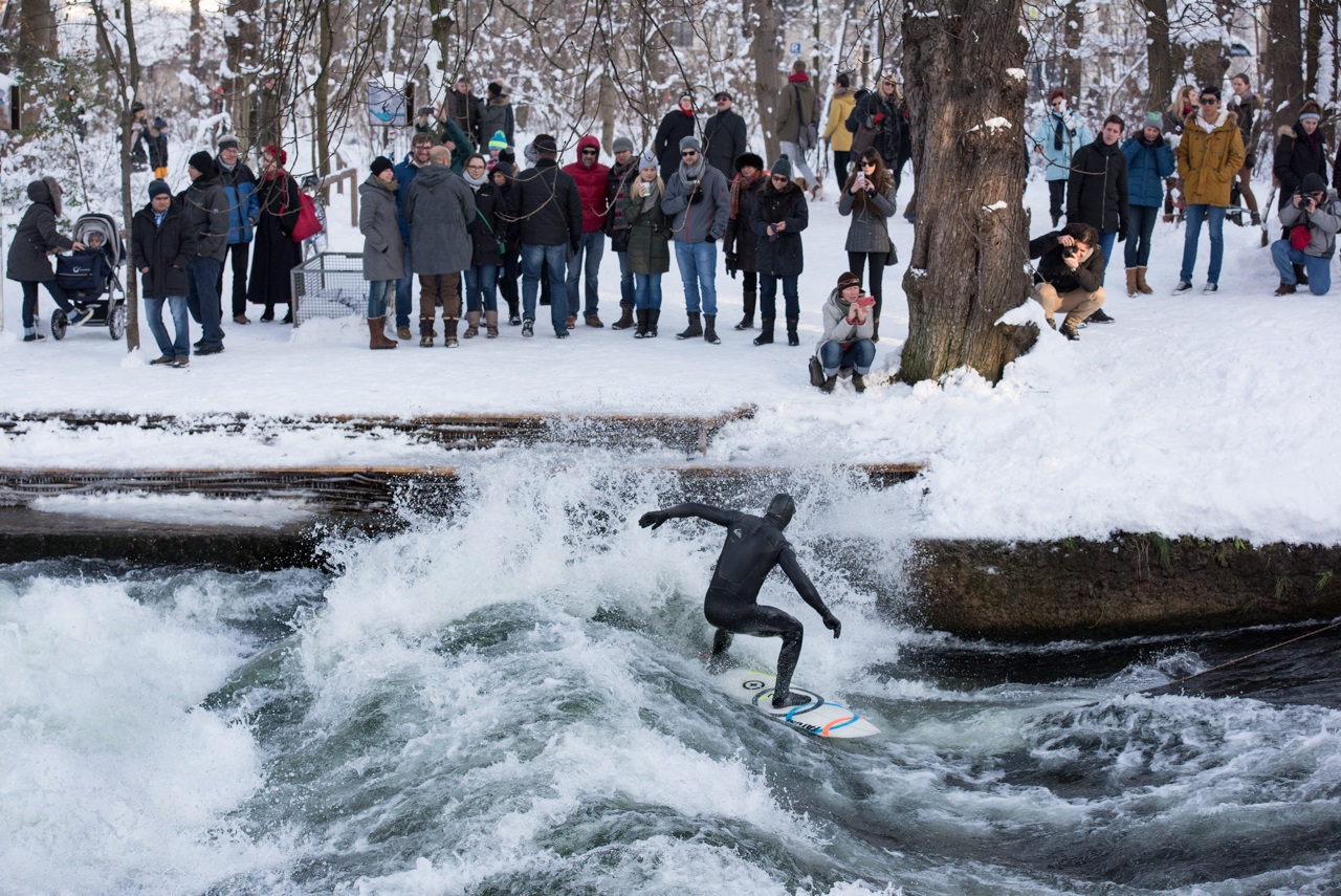 Eisbachwelle De Eisbach Munchen River Surfing Alles Uber