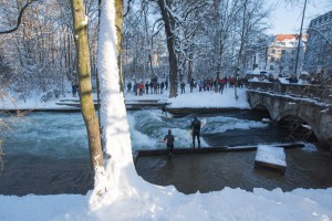 eisbach munich river surfing winter snow overview wave